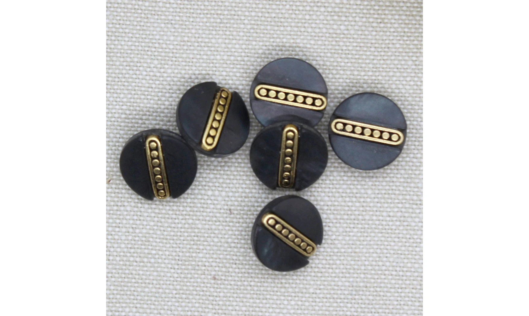 6 Boutons / 13MM / Noir et or