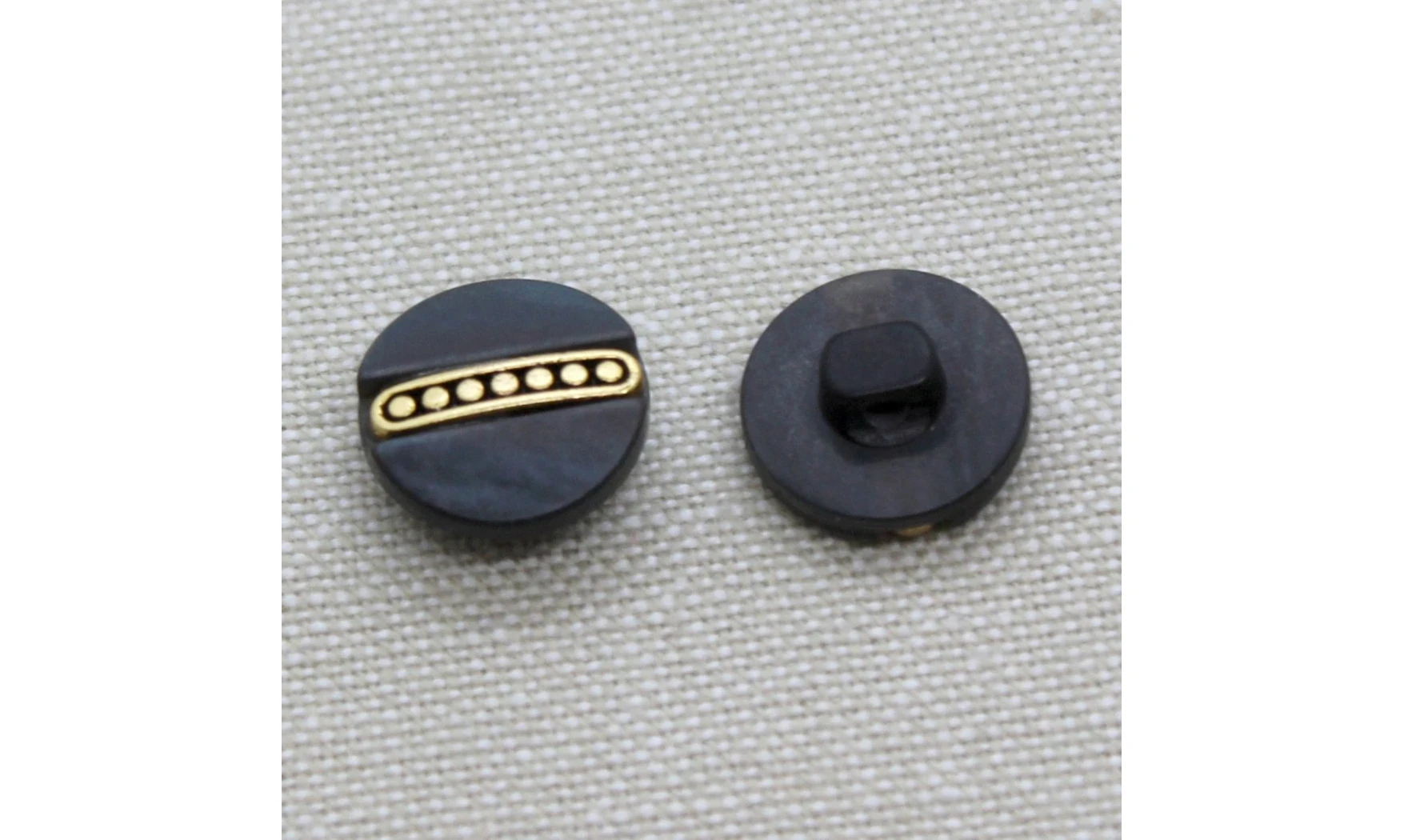 6 Boutons / 13MM / Noir et or