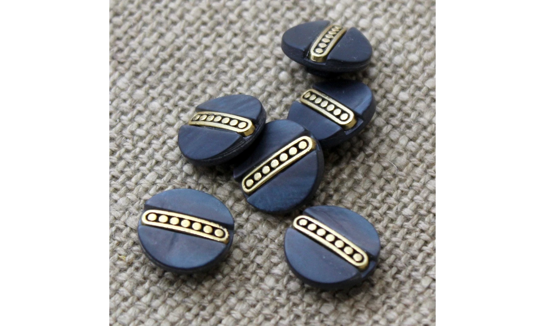 6 Boutons / 13MM / Noir et or