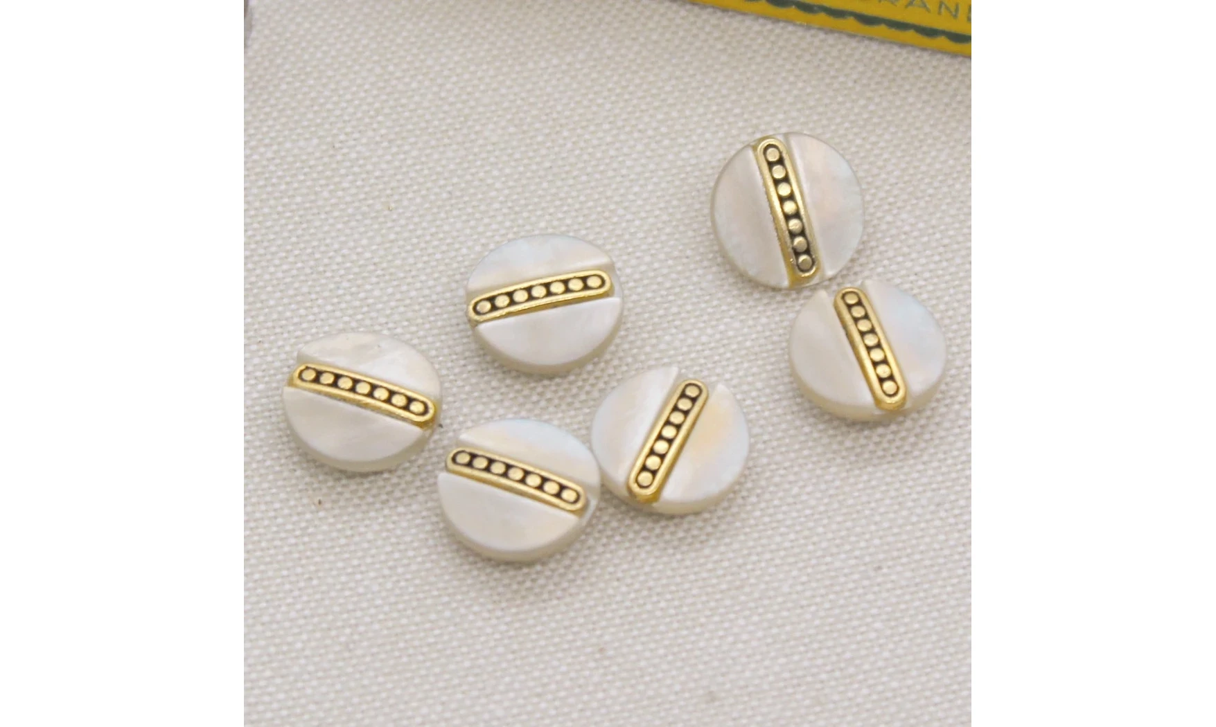 6 Boutons / 13MM / Brun nacré et or