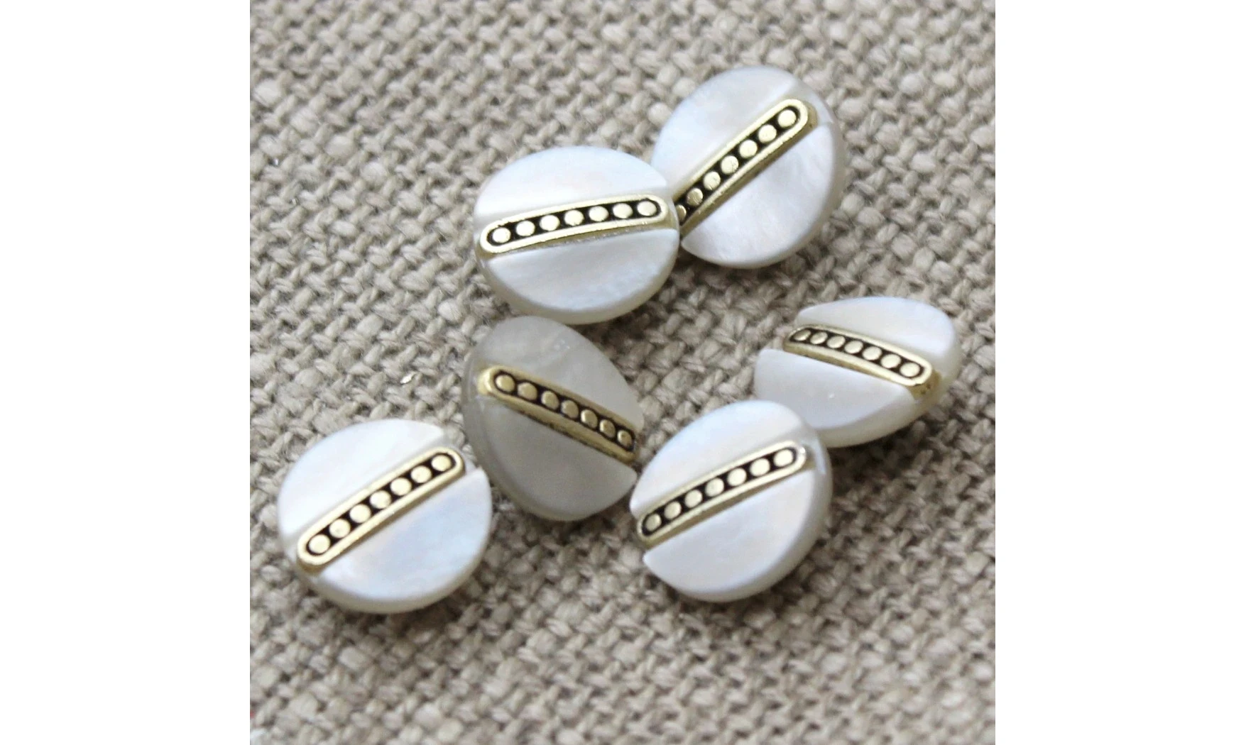 6 Boutons / 13MM / Brun nacré et or