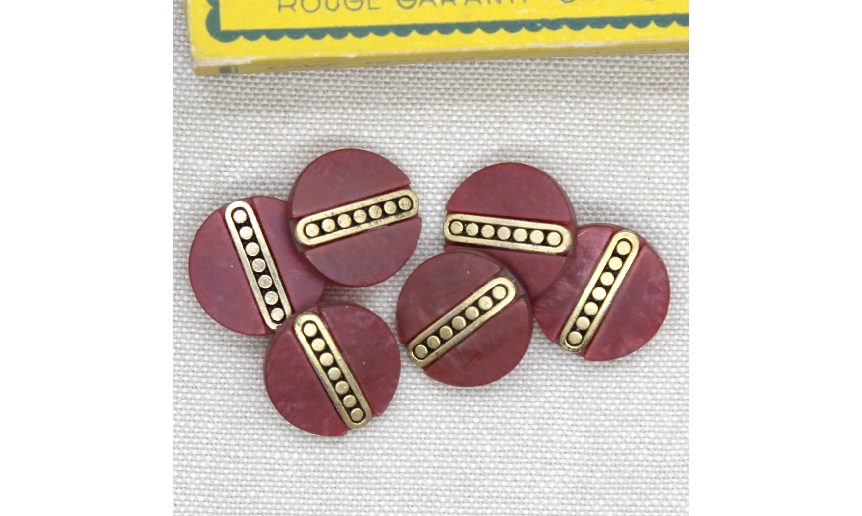 6 Boutons / 18MM / Rouge foncé et or