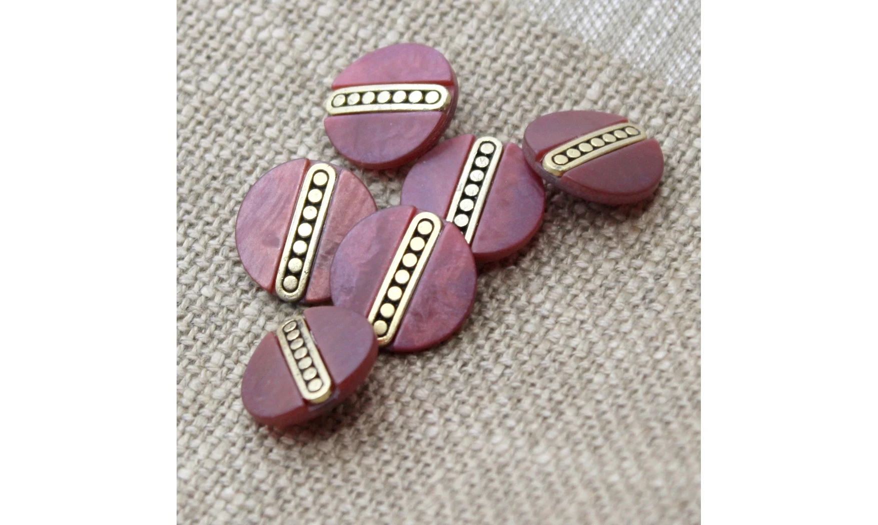 6 Boutons / 18MM / Rouge foncé et or