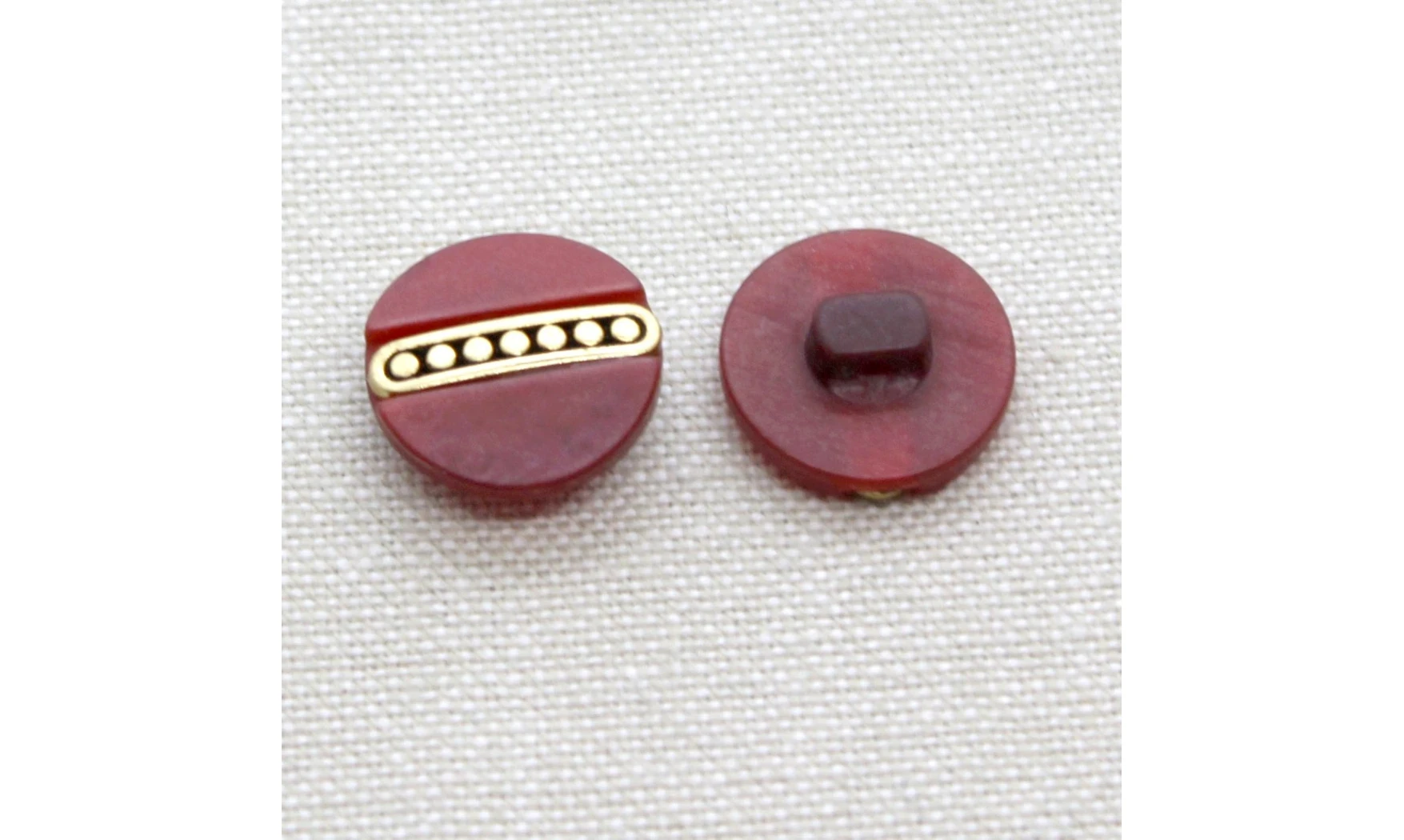Vintage button 079V