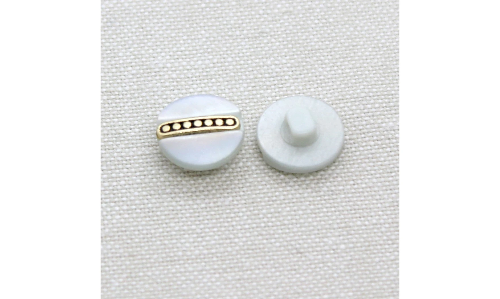 Vintage button 081V