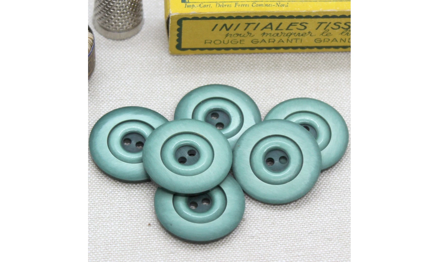 Vintage Button 083V