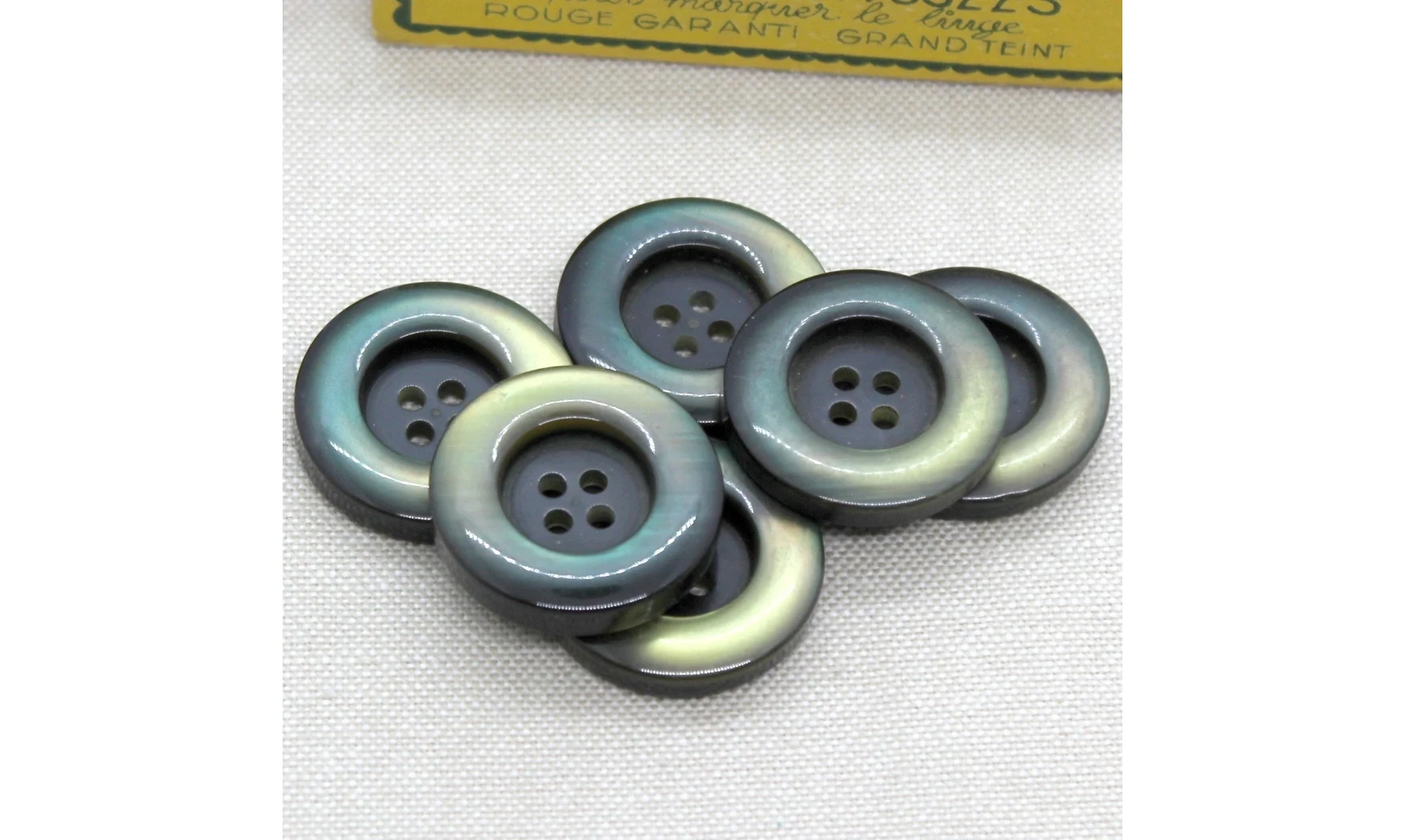 Vintage Button 084V