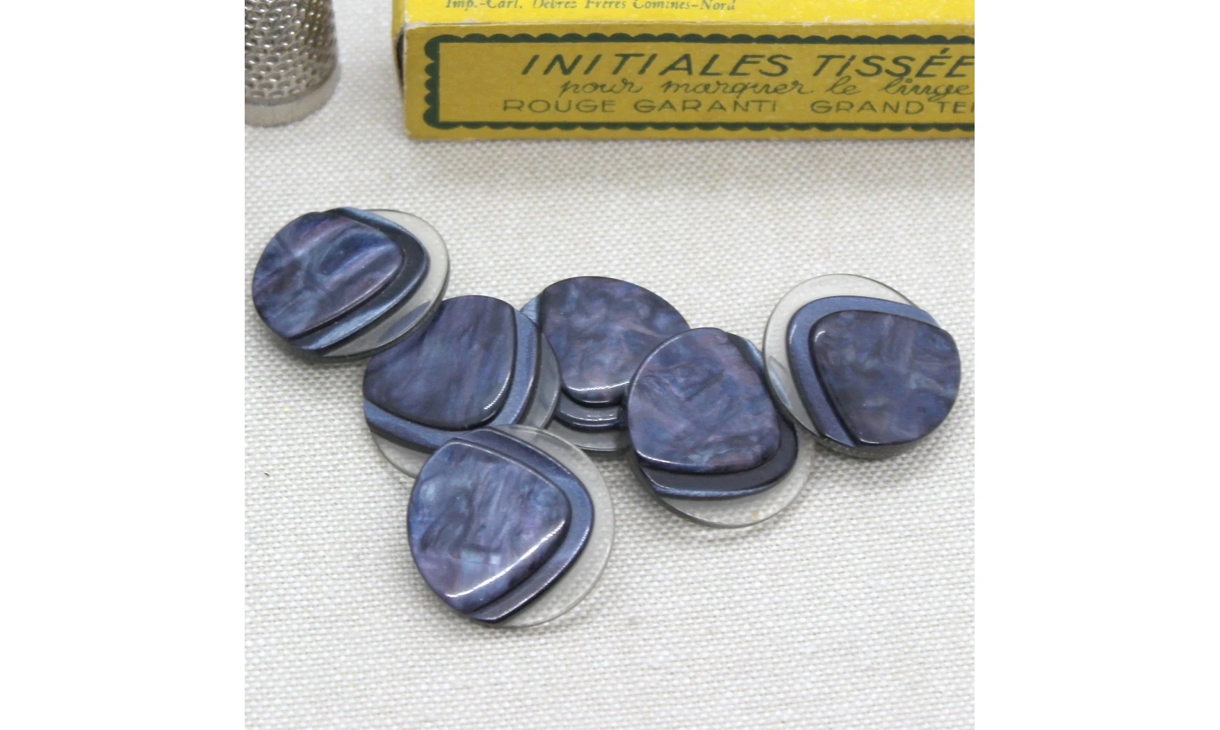 Vintage button 086V