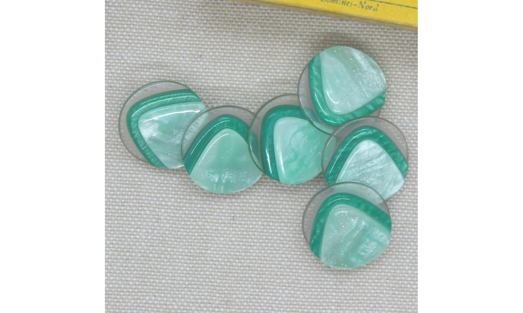 6 Boutons / 18MM / Triangle Vert