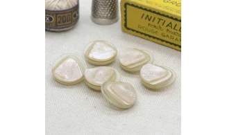 6 Boutons / 18MM / Triangle Beige