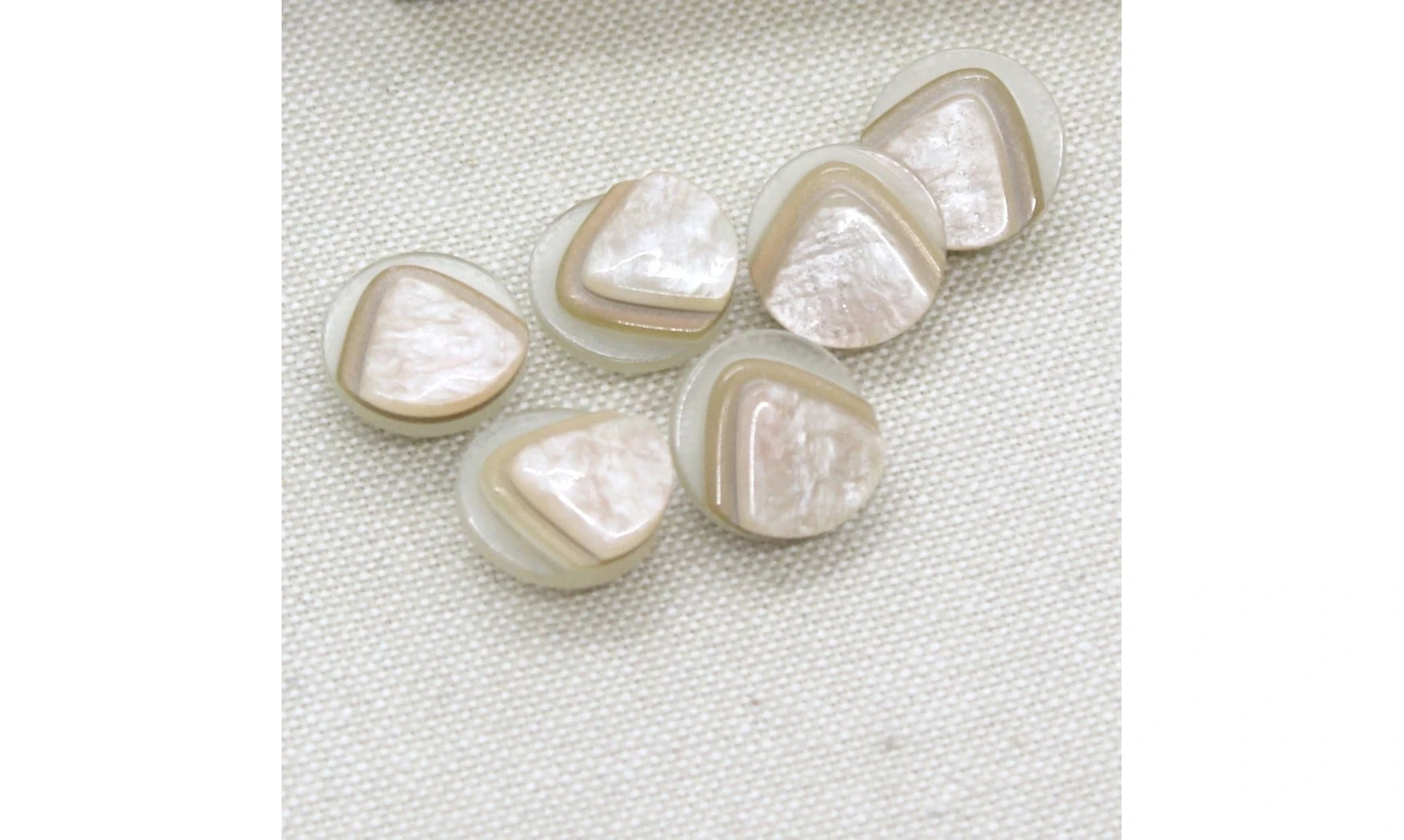 6 Boutons / 15MM / Triangle Beige