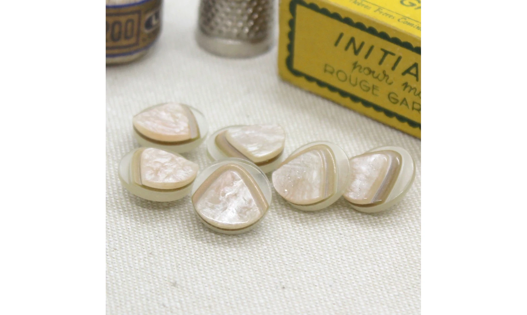 6 Boutons / 15MM / Triangle Beige