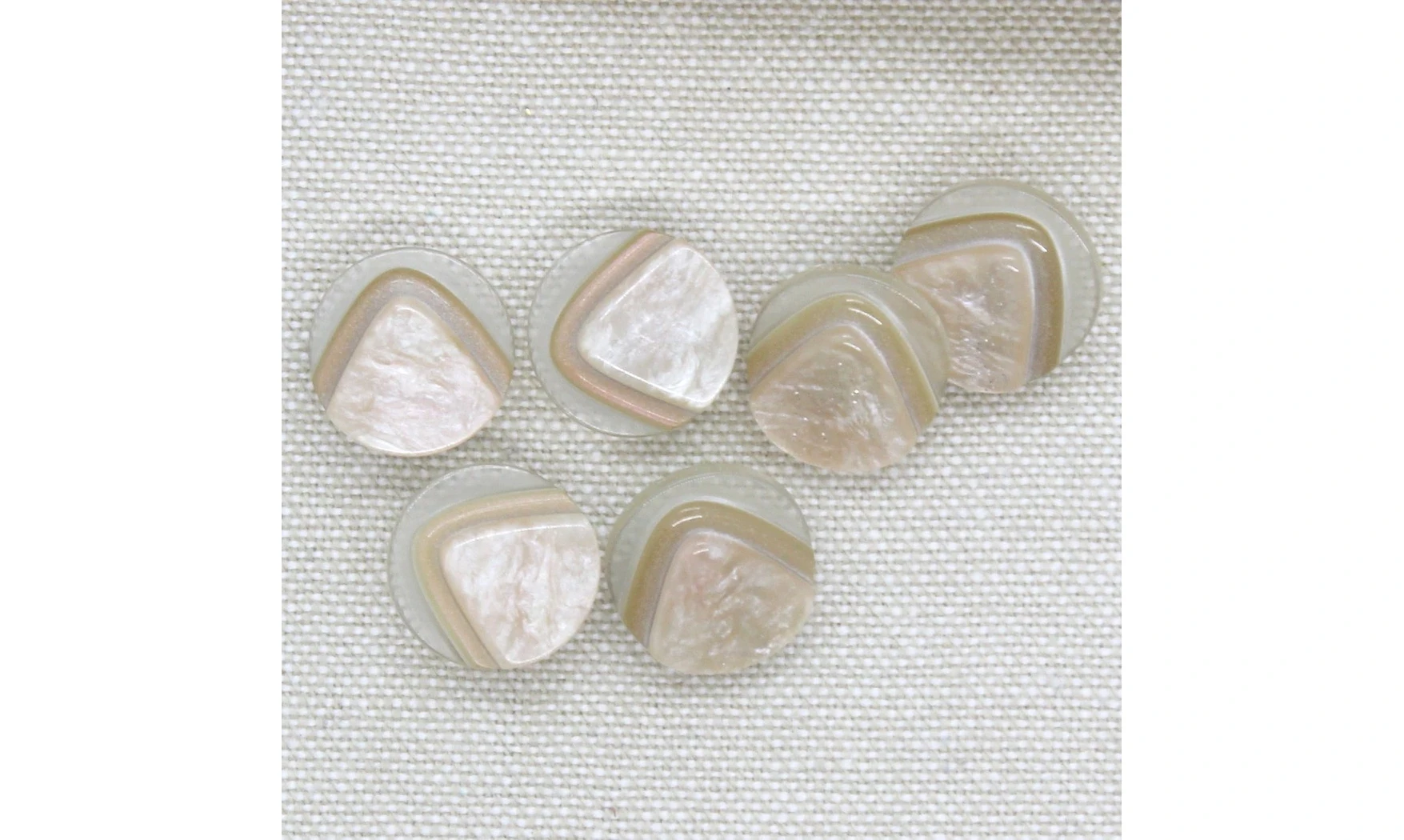 6 Boutons / 15MM / Triangle Beige