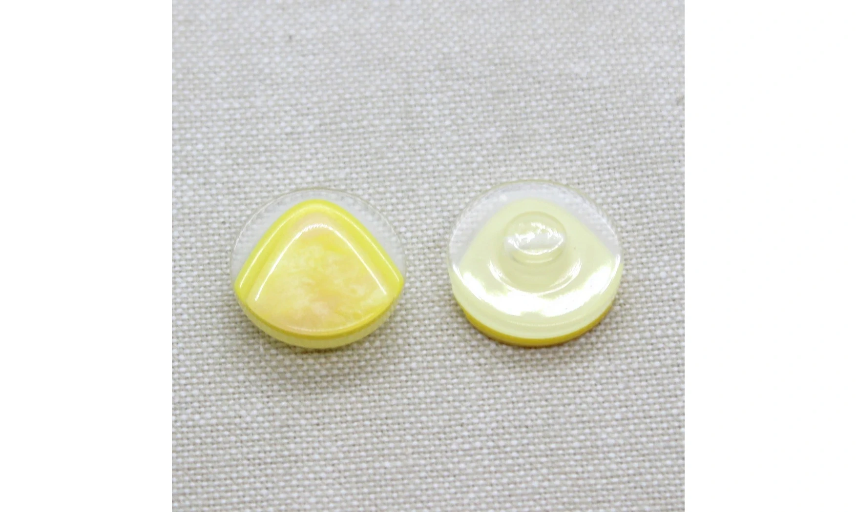 6 Boutons / 18MM / Triangle Jaune