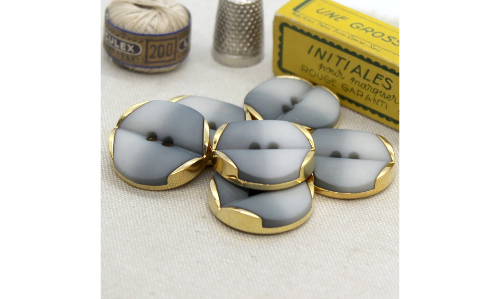 6 Boutons / 28MM / Gris et doré