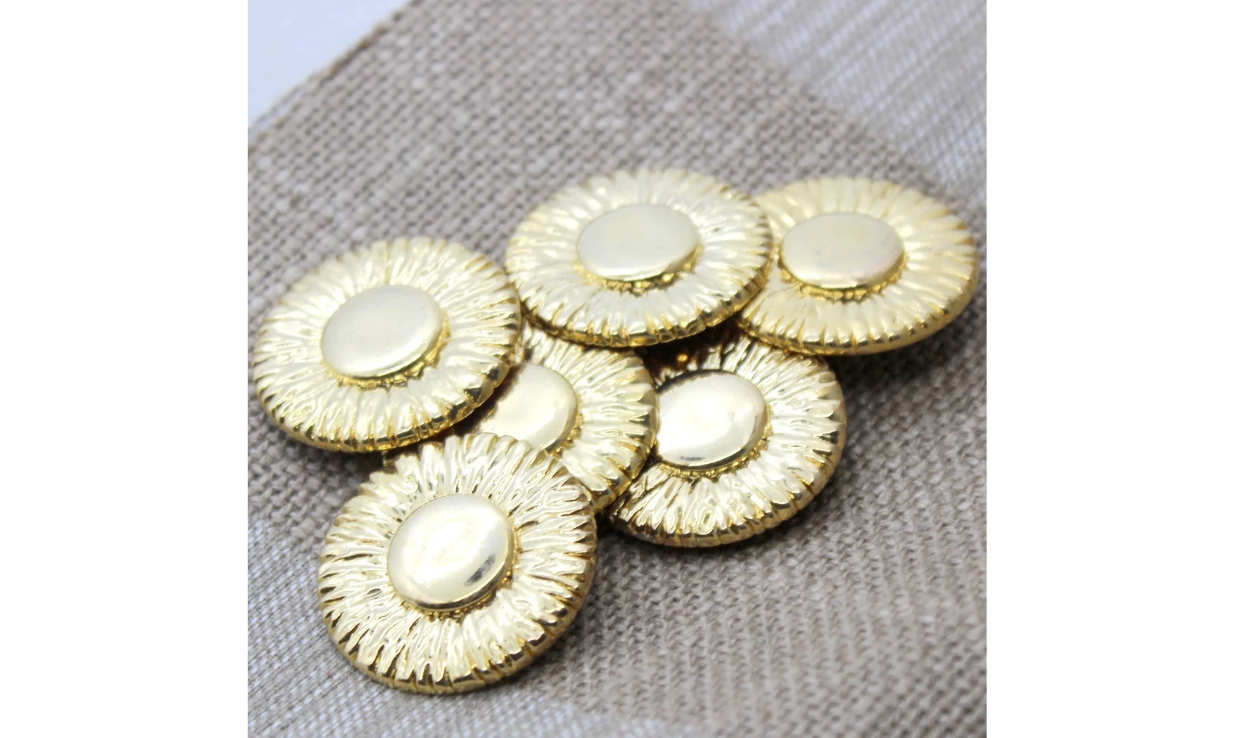 6 Boutons / 32MM / Métal doré Marguerite