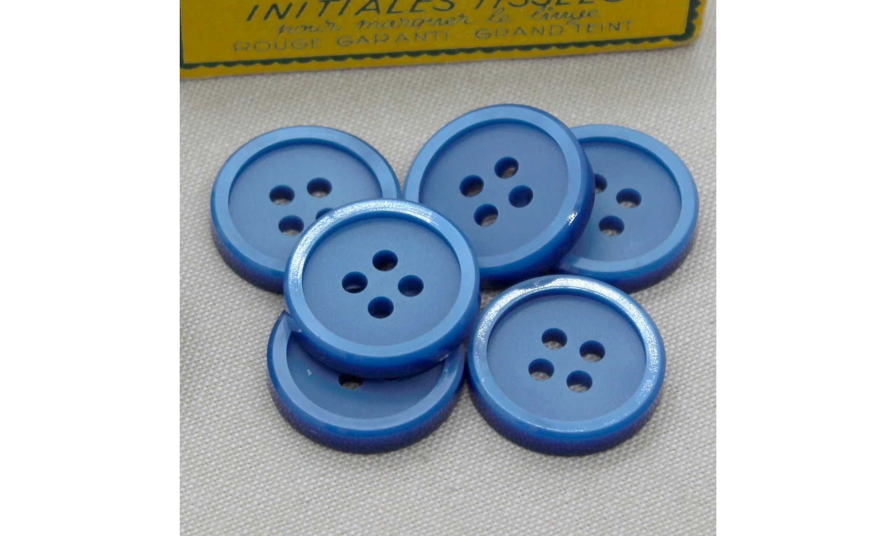Vintage button 102V