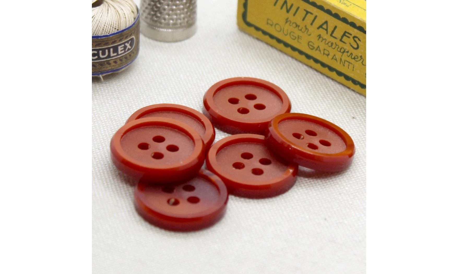 6 Boutons / 23MM / Rouge