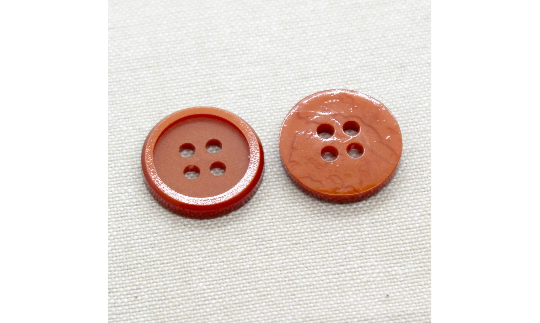 6 Boutons / 23MM / Rouge