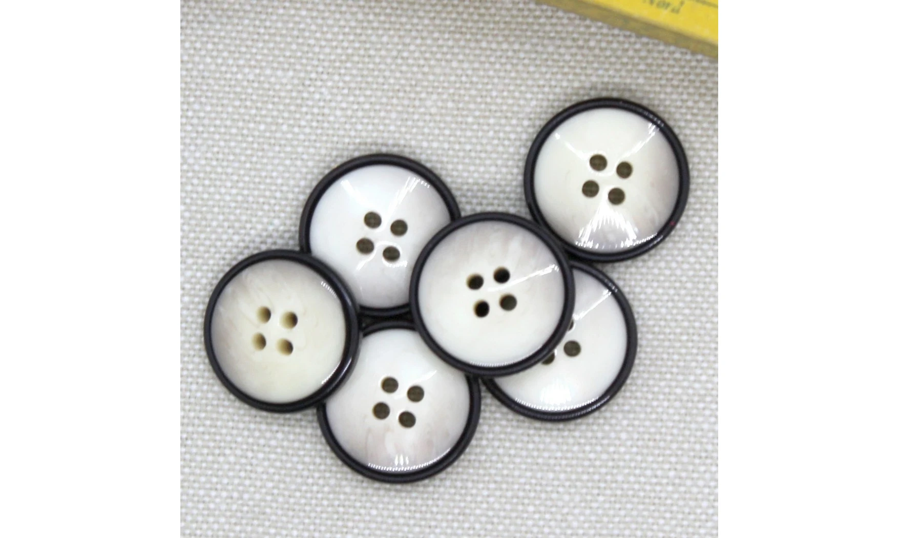 6 Boutons / 17MM / marron et beige