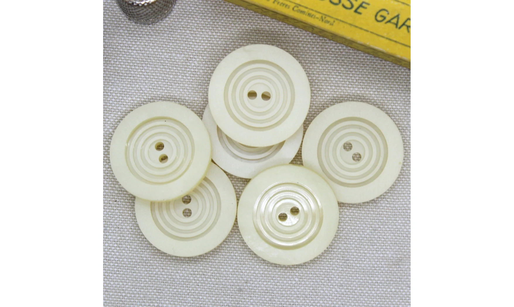 6 Boutons / 27MM / Beige "Cercles"