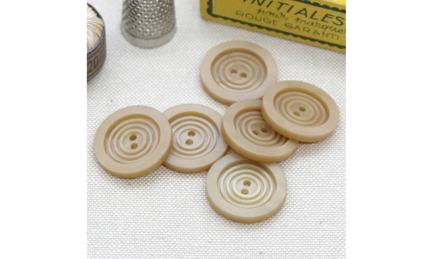 6 Boutons / 22MM / Brun sable "Cercles"