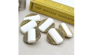 6 Boutons / 23MM / Blanc, stries dorées