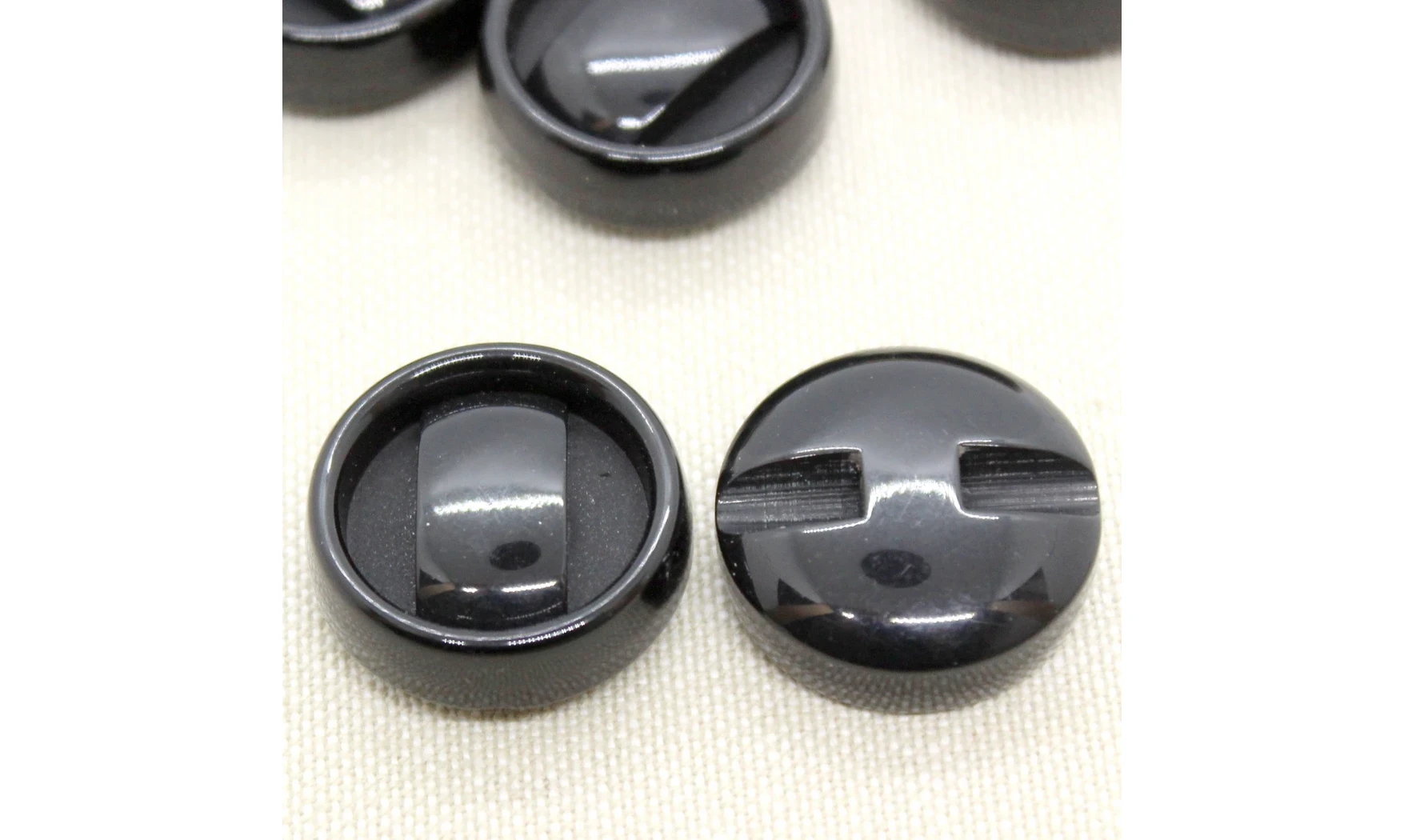 Boutons VINTAGE / 22,5MM / Noir