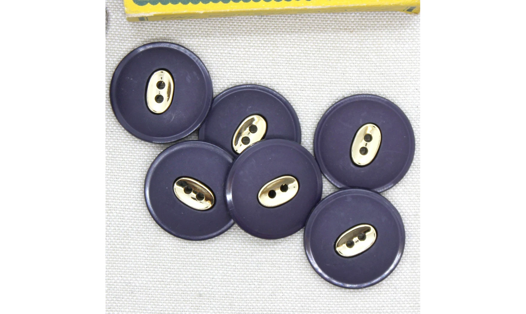 Vintage Button 048V
