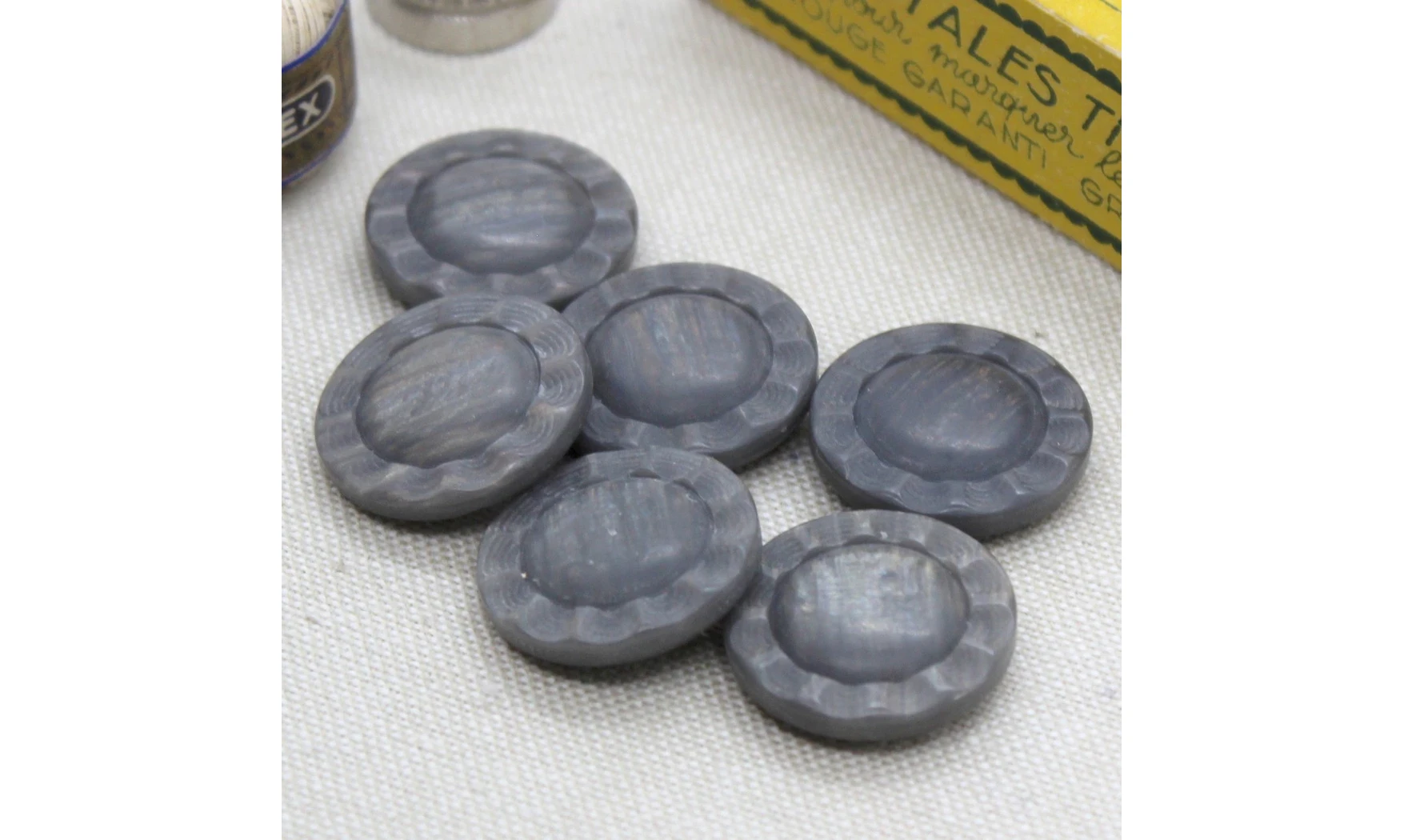 6 Boutons / 22MM / Fleur Gris