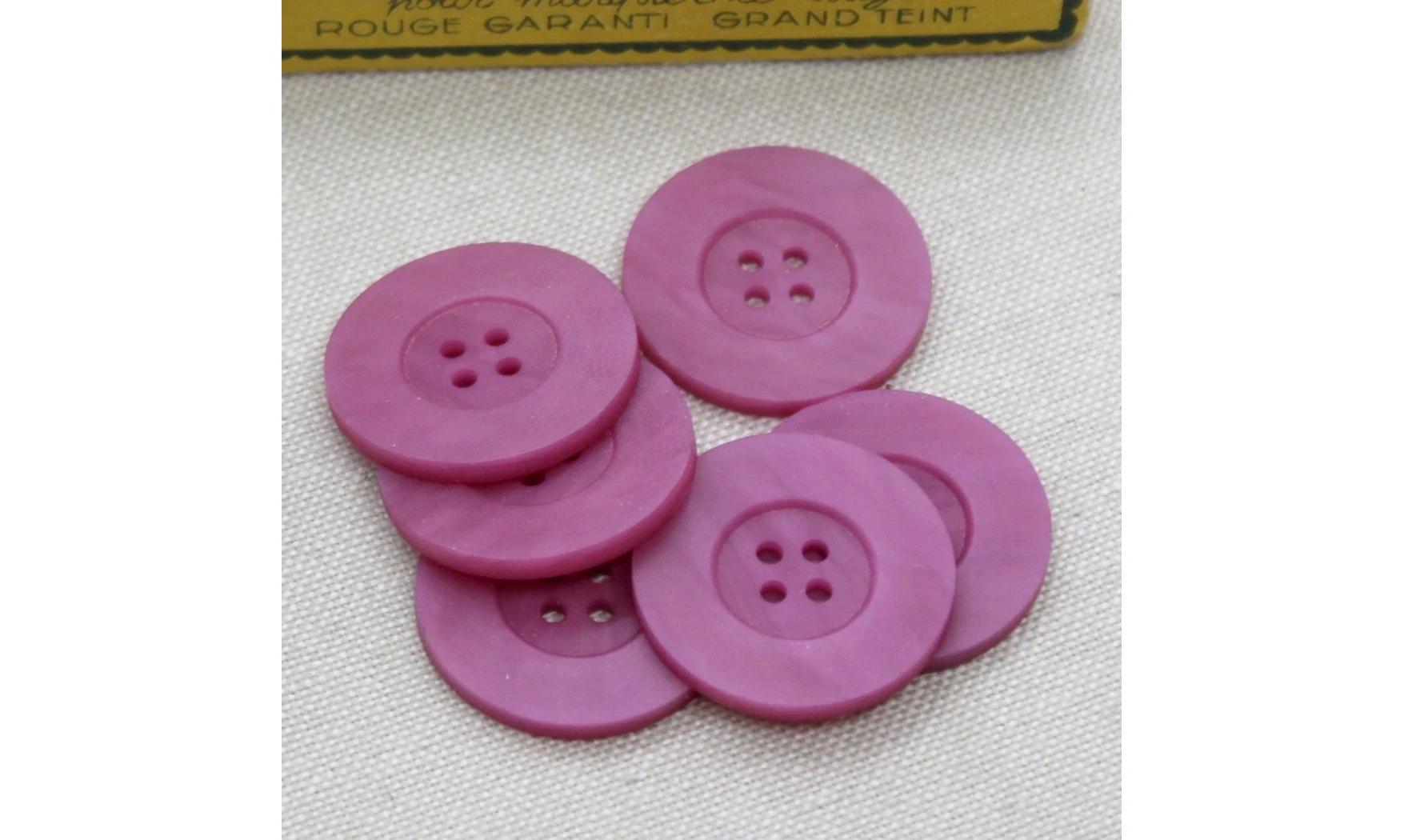 Vintage button 099V
