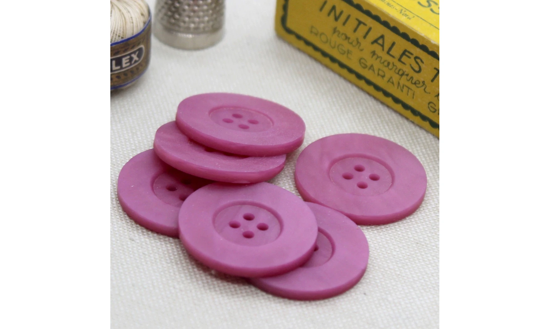 Vintage button 099V