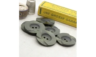 Vintage button 163V