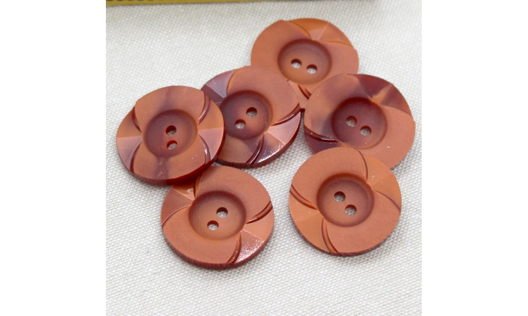 6 Boutons / 28MM / Rouge