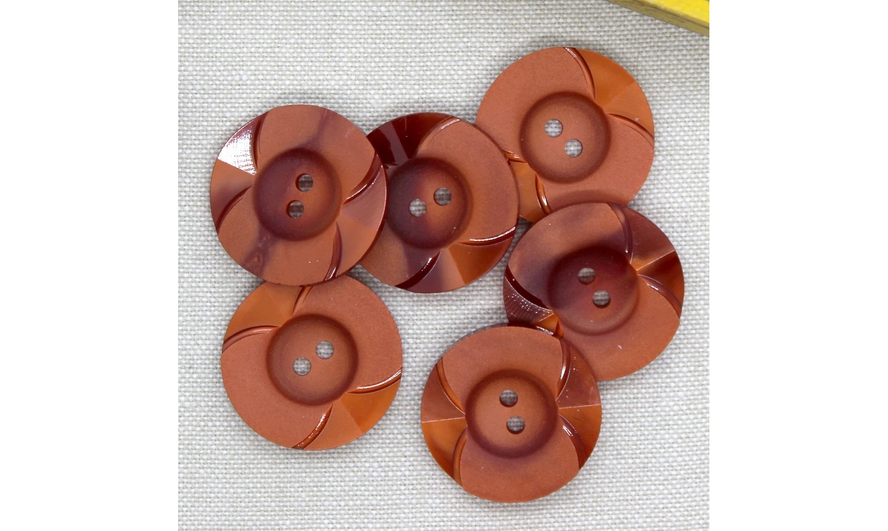6 Boutons / 28MM / Rouge