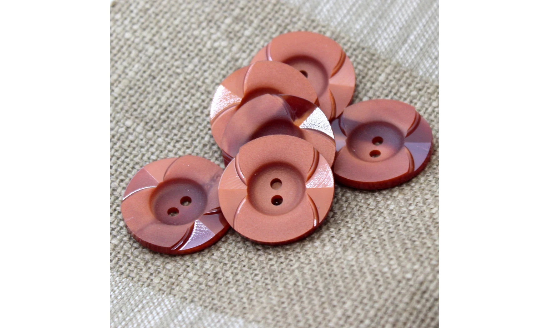 6 Boutons / 28MM / Rouge