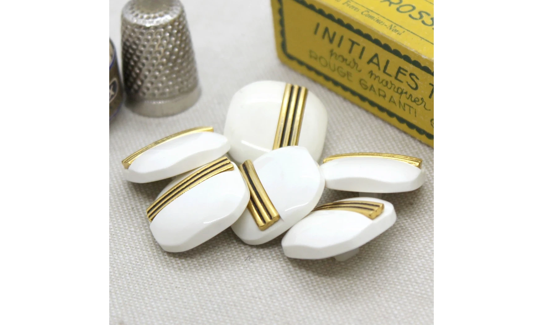 6 Boutons / 20MM / Carré blanc