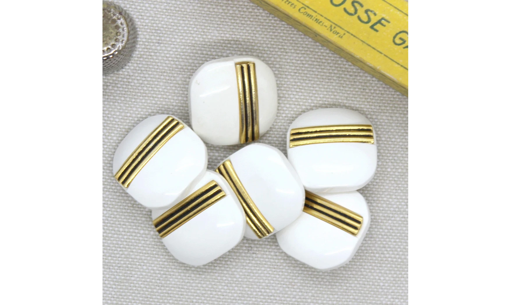 6 Boutons / 20MM / Carré blanc