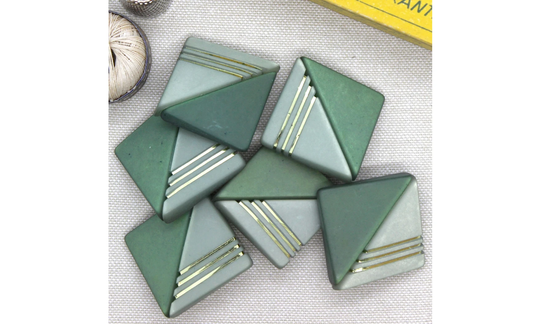 6 Boutons / 29MM / Carré vert