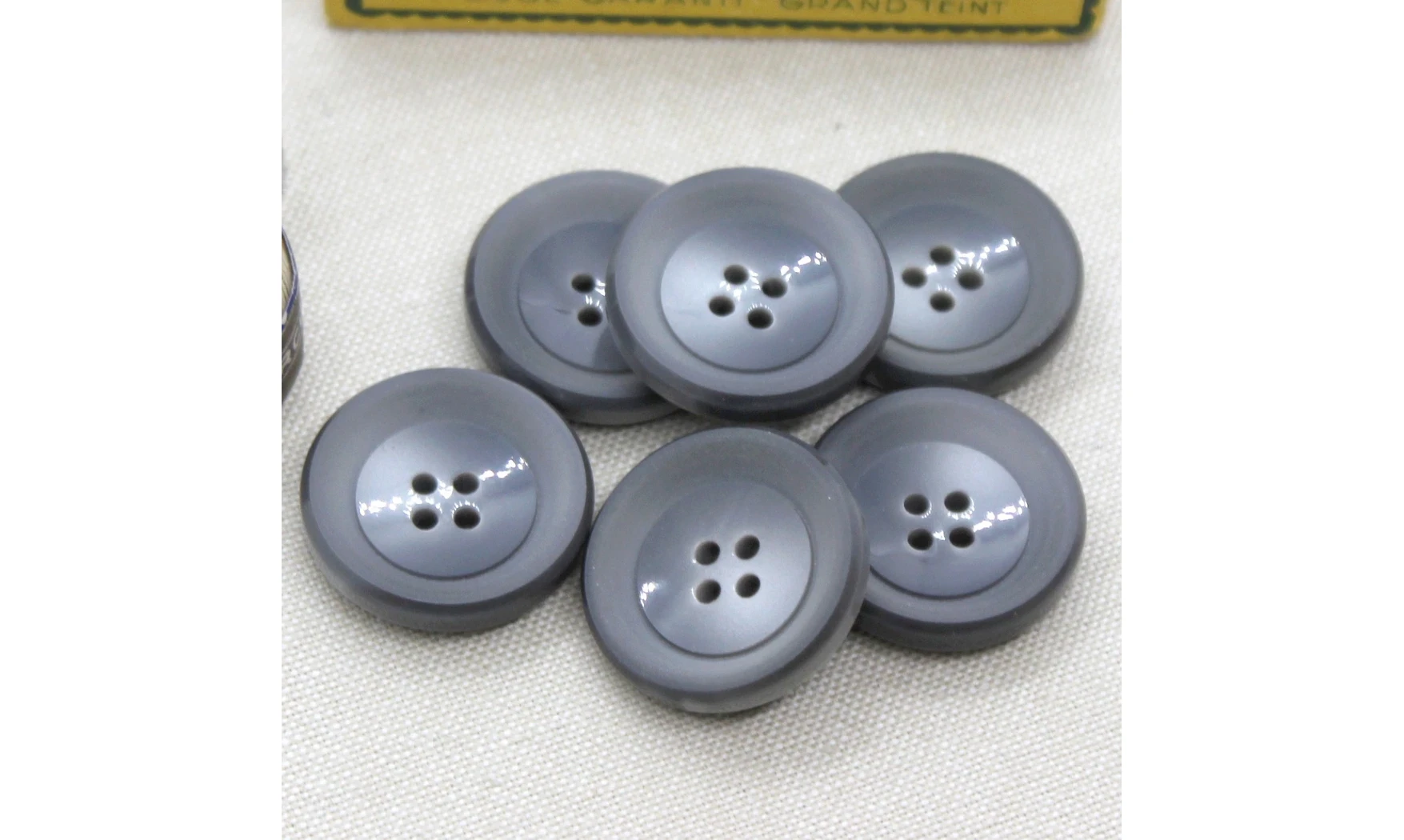6 Boutons / 28MM / Gris