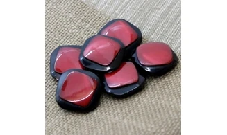 6 Boutons / 25MM / Carré rouge sur noir