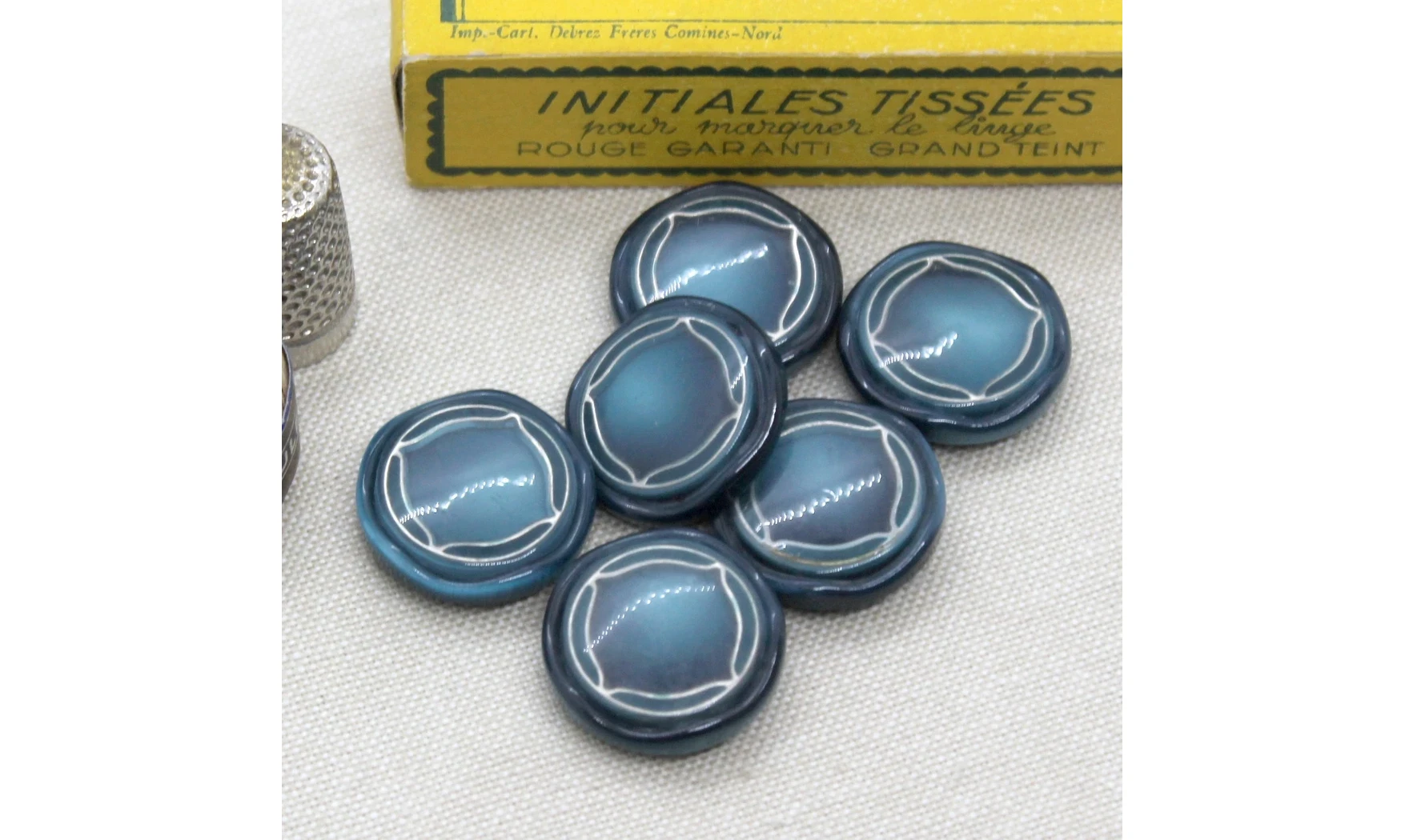 Vintage button 189V