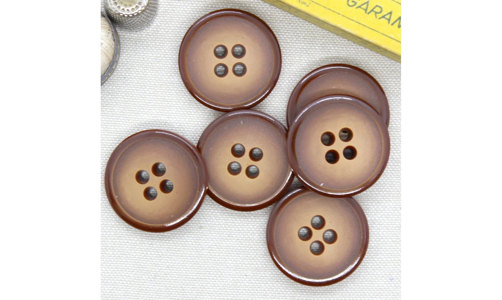 6 Boutons / 31MM / Marron