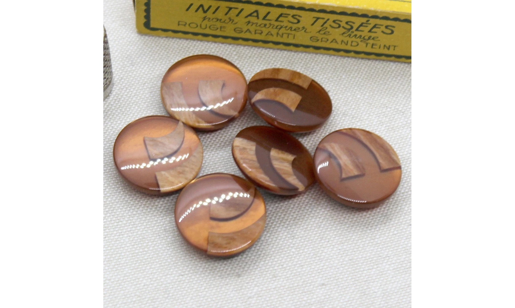 6 Boutons / 23MM / Brun