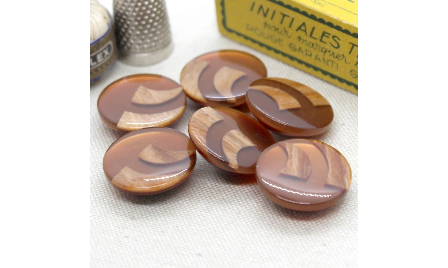 6 Boutons / 23MM / Brun
