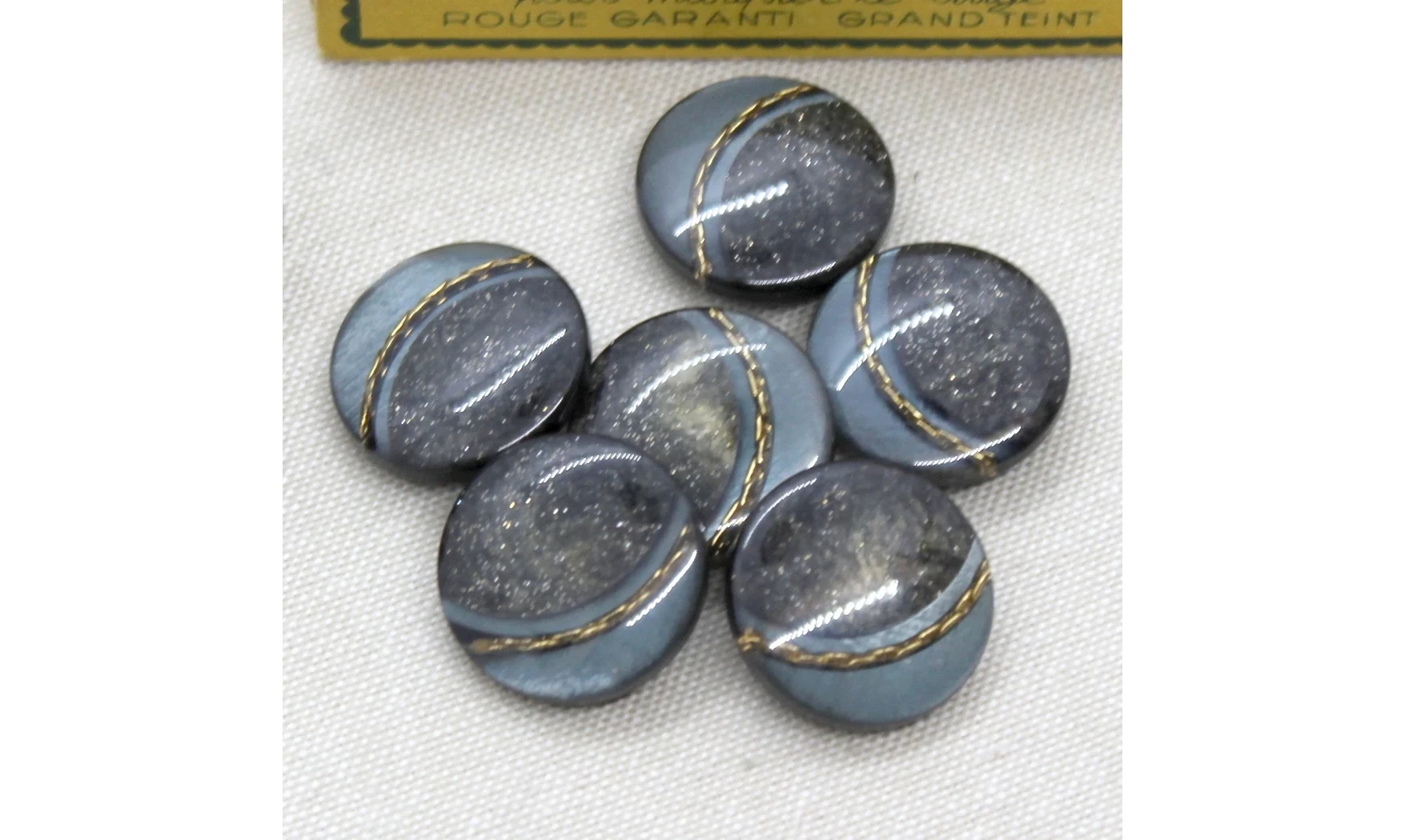 Vintage button 199V