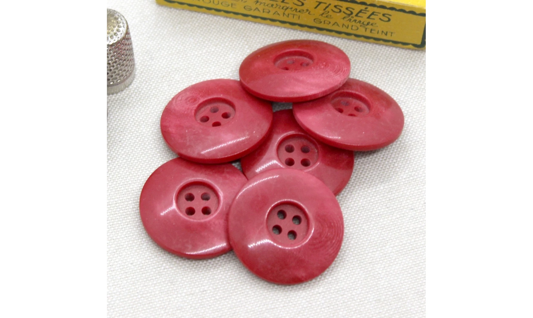6 Boutons / 31MM / Rouge