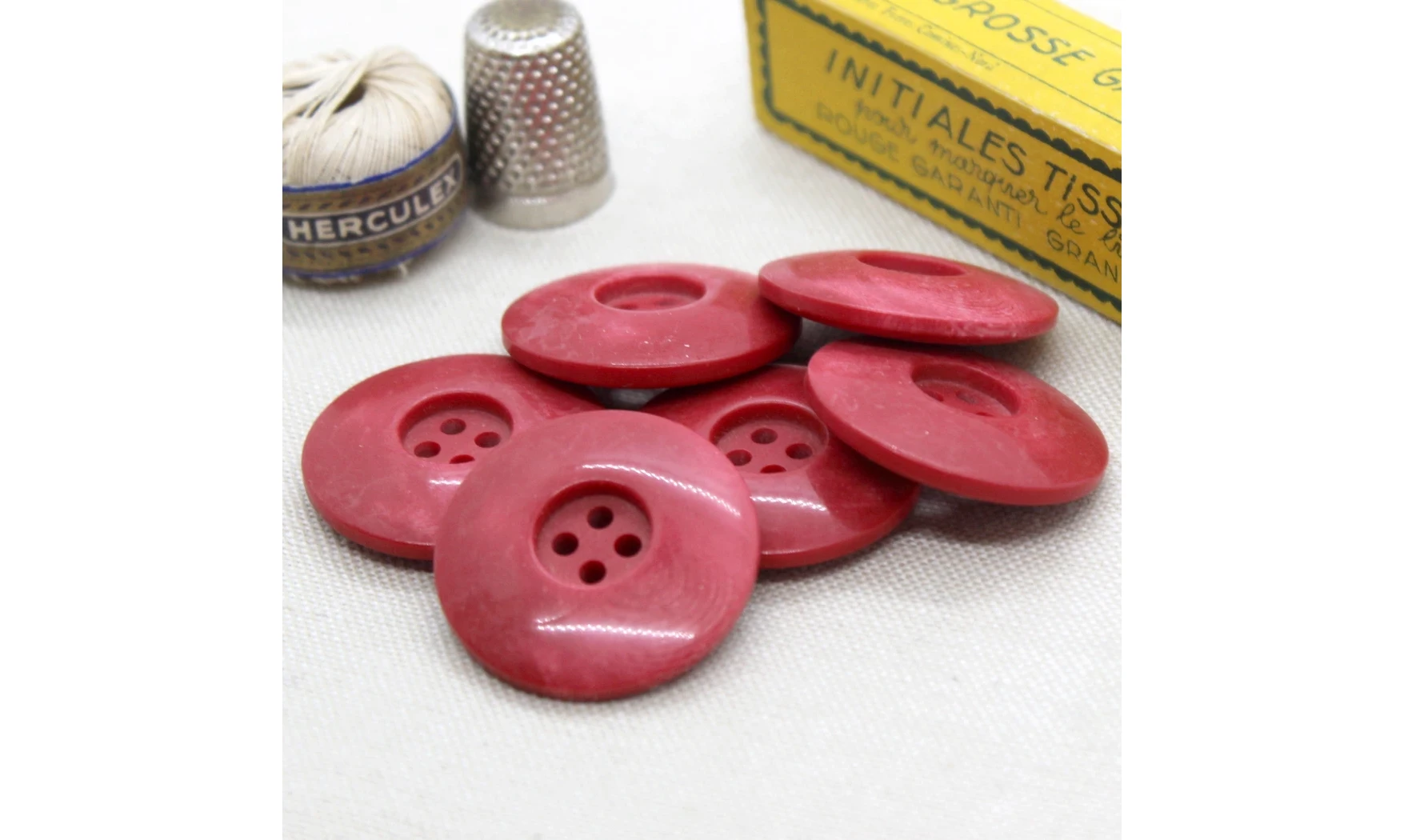 6 Boutons / 31MM / Rouge