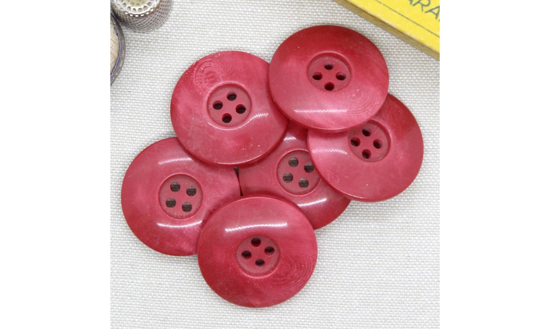 6 Boutons / 31MM / Rouge