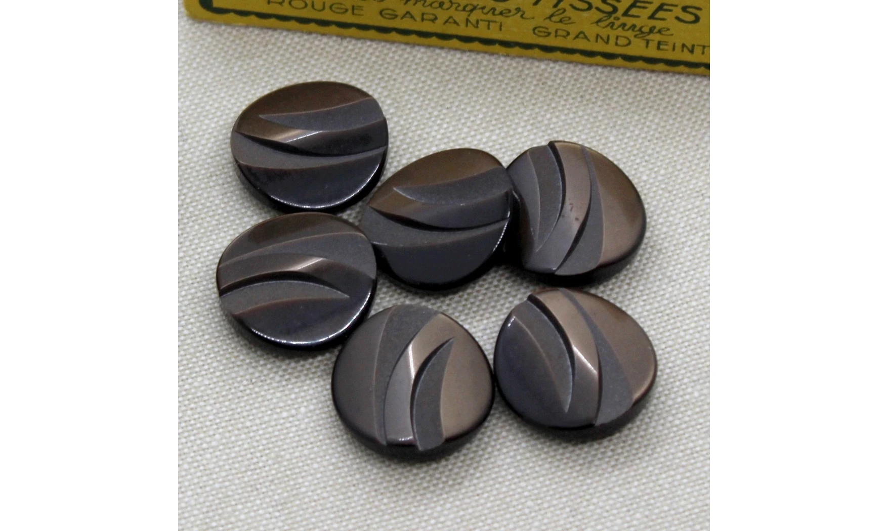 6 Boutons / 20MM / Marron ciselé